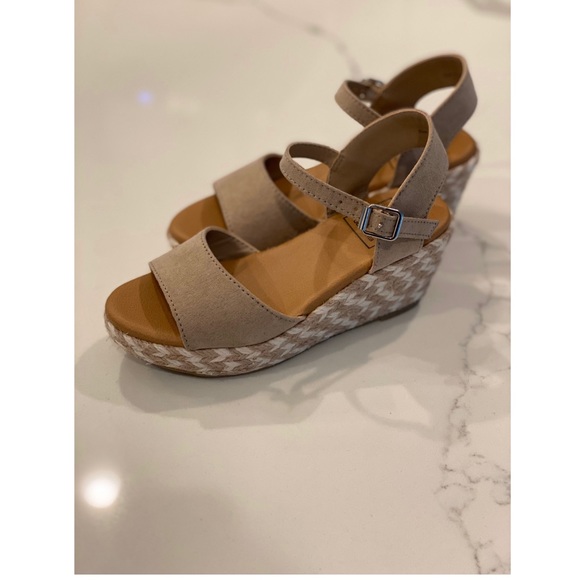 Dolce Vita Other - NWOT Dolce Vita Kids Wedges